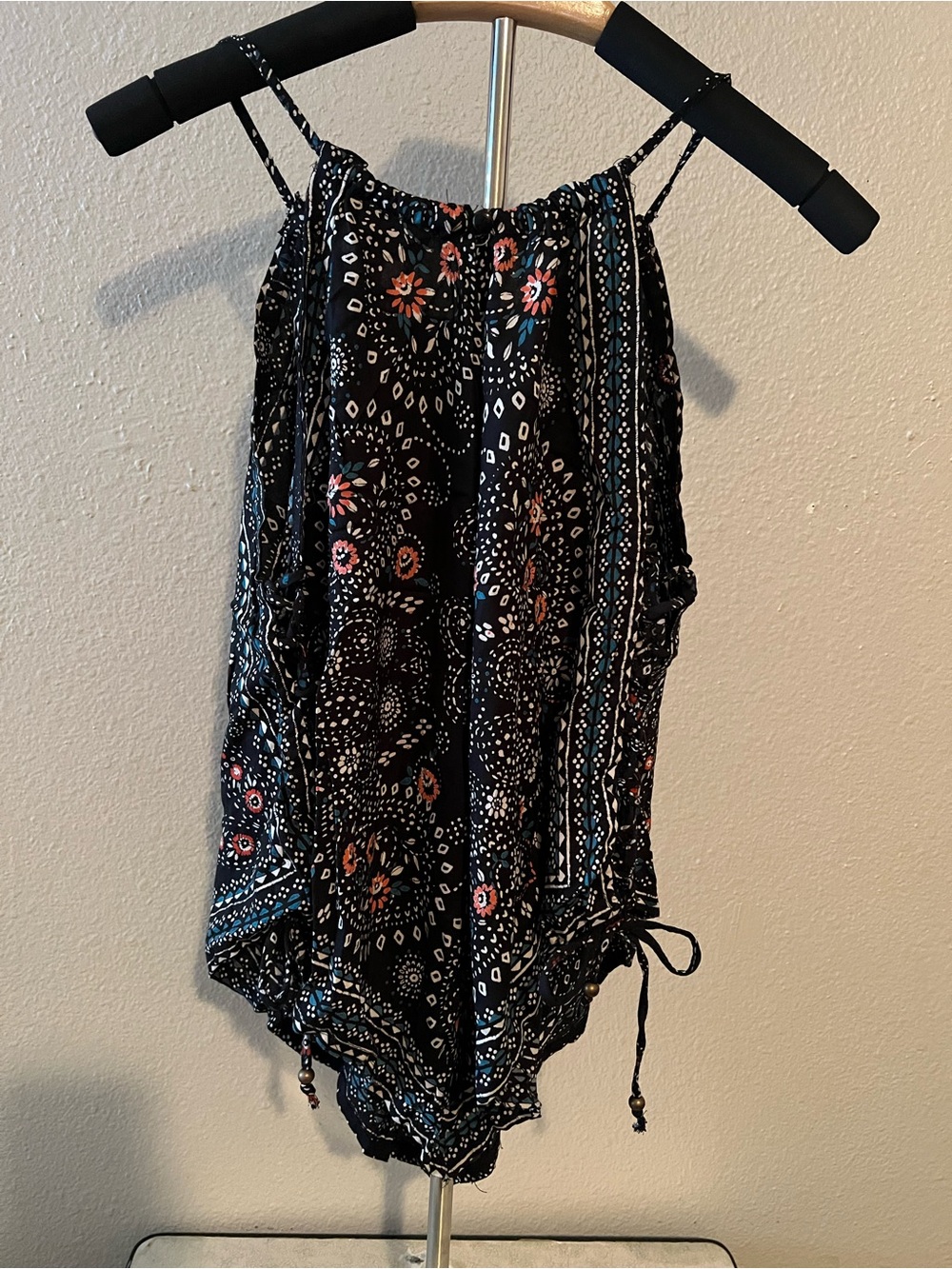 Sleeveless Black Bandana Print Handkerchief Hem Camisole - Picture 4 of 8